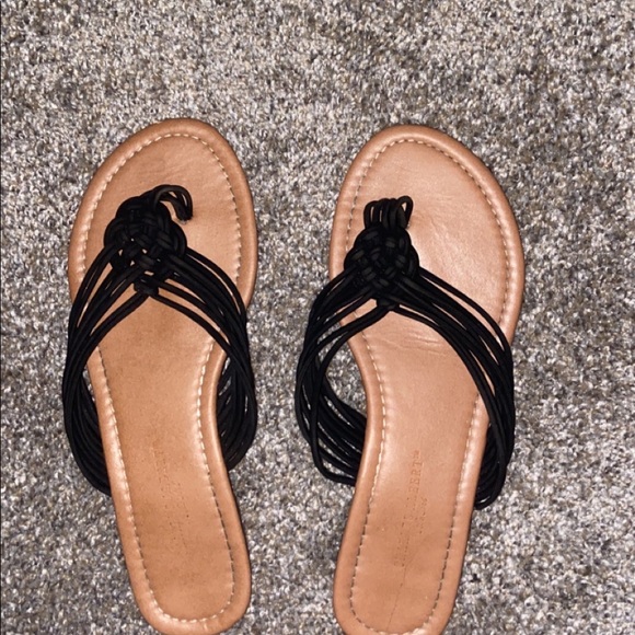 I’m selling these shoes. They are $20 all together. - Picture 4 of 4